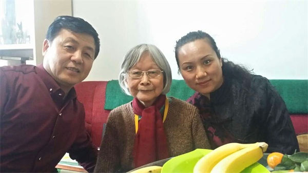 杨文超总经理拜访我国著名美术评论家孙美兰先生