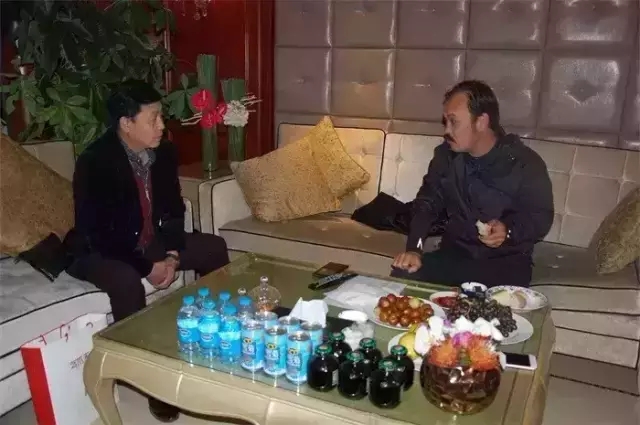 《艺术天成》杂志社社长杨文超与野马集团董事长陈志峰在北京相见