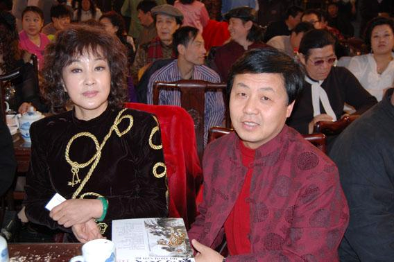 杨文超总经理和刘晓庆合影