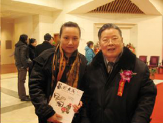 艺术天成通联部主任宁文艳与著名书法家李铎合影