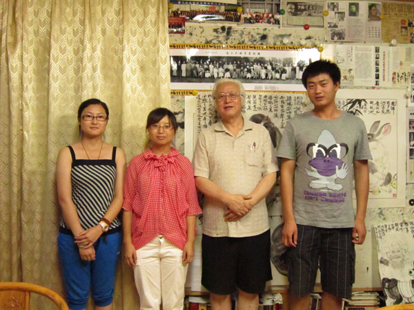 李燕先生与《艺术天成》编辑及见习记者合影