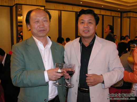 著名画家冯大中与艺术天成总编杨文超合影