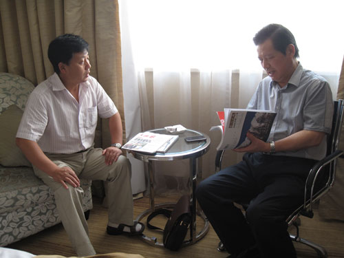 言恭达与杨文超一起研讨《艺术天成》