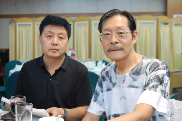 中国当代古代仕女画绘画大师白伯骅与《艺术天成》杂志社总编辑杨文超合影