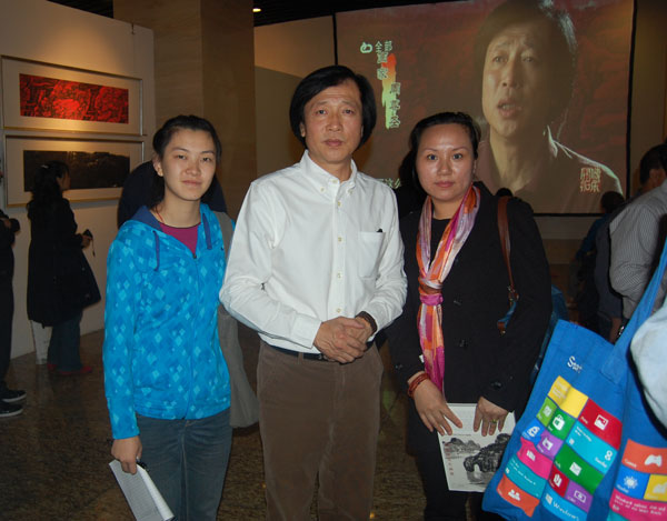 <b>献给母亲——周尊城、周尊圣画展</b>