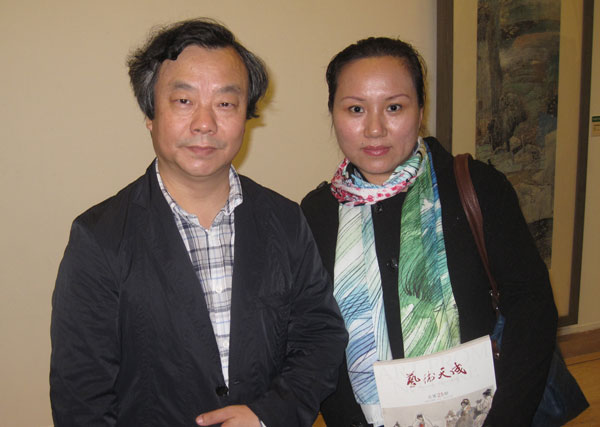 中国美协重彩画研究会理事韩学中与宁文艳合影