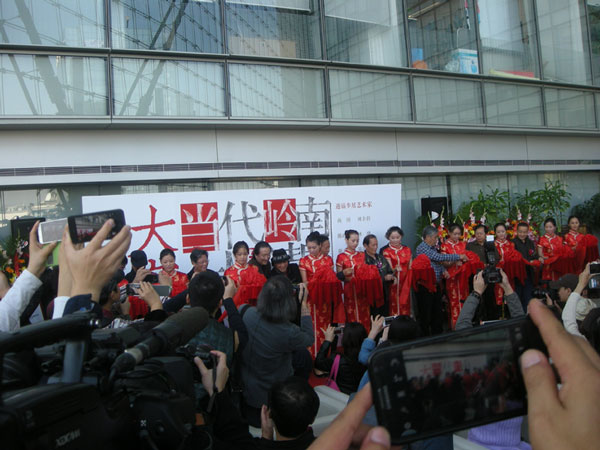 现场剪彩