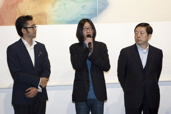 本次展览策展人朱朱在开幕式上讲话
