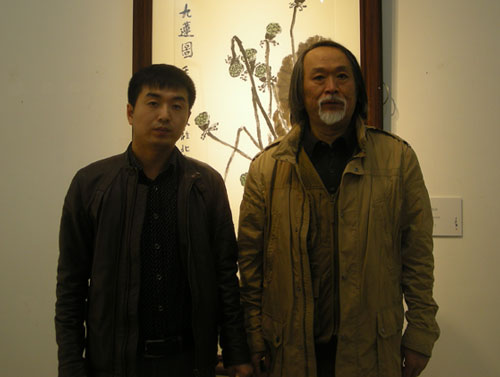 画展主人邢少臣与《艺术天成》市场部经理林少云合影