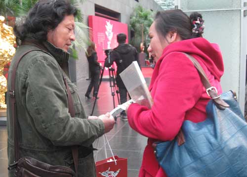 国家一级美术师、中国水墨大道画会秘书长马淑雷与宁文艳合影