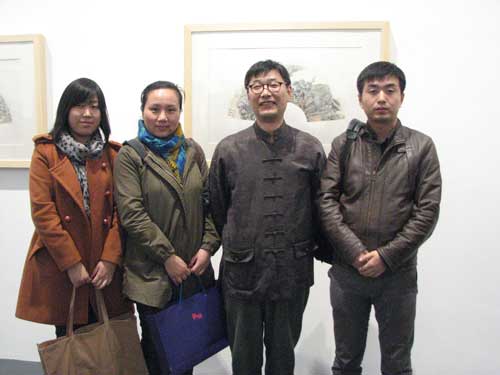 著名画家张继刚与《艺术天成》记者合影
