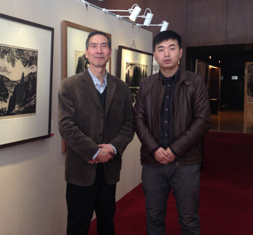 中国美术家协会版画艺术委员会副秘书长郑作良与林少云合影