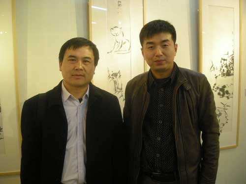 《中外新闻人物》特约记者和《中国美术家》杂志副总编王一博与林少云合影