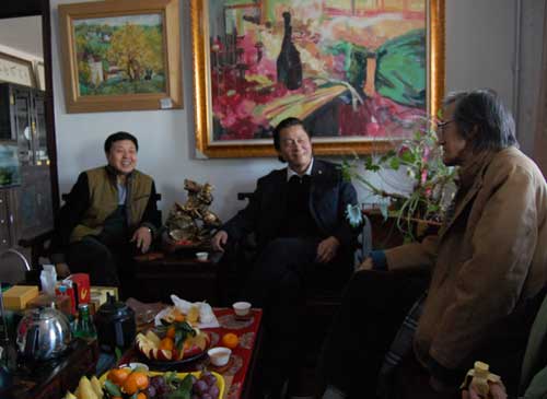 <b>易洪斌先生与王炜到访《艺术天成》杂志社做客</b>