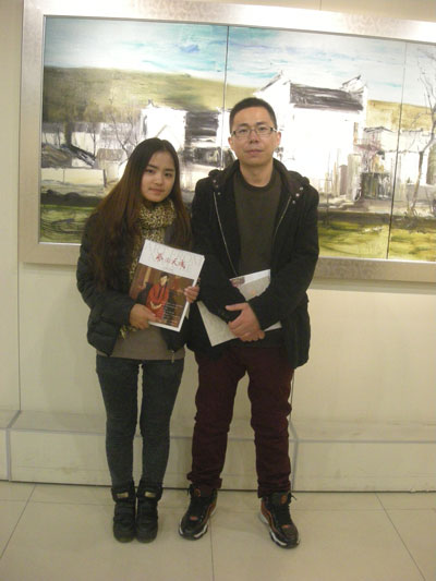 画展主人杜春辉与《艺术天成》记者刘会淑合影