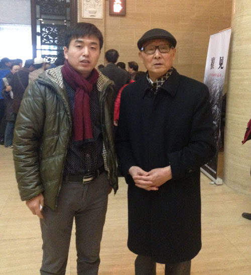 当代中国美术理论家，国画家邵大箴老师和《艺术天成》市场部经理合影林少云合影