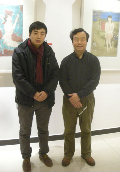 画展主人韩学中与《艺术天成》杂志社市场部经理林少云合影