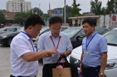总经理与北大工作人员交流