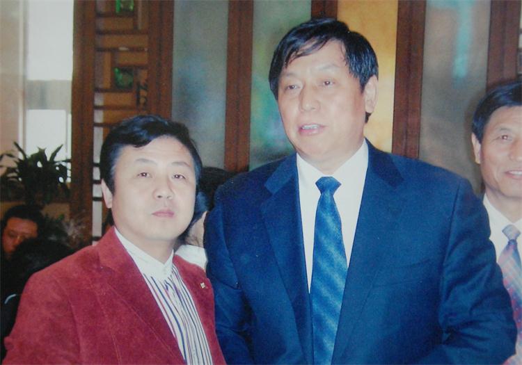 杨文超与中央政治局委员、中央书记处书记，中央办公厅主任，中央直属机关工