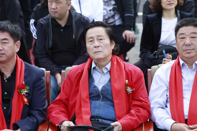 10中国美协理事、原吉林省委宣传部副部长、艺术天成书画院院长易洪斌